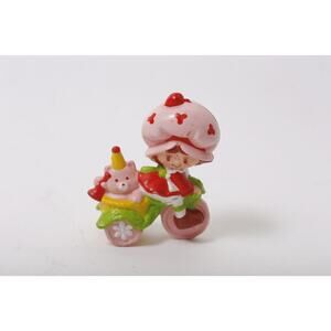 Strawberry Shortcake and Custard on a Tricycle, Miniature, FLAWED ~260128-WH 921